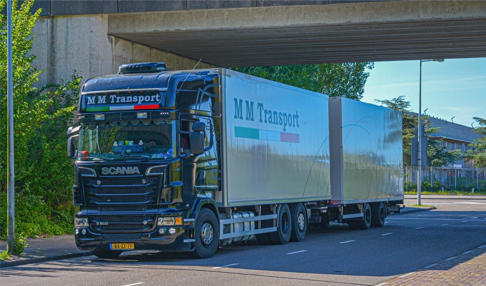 Black Scania with white trailer and the Italian flag